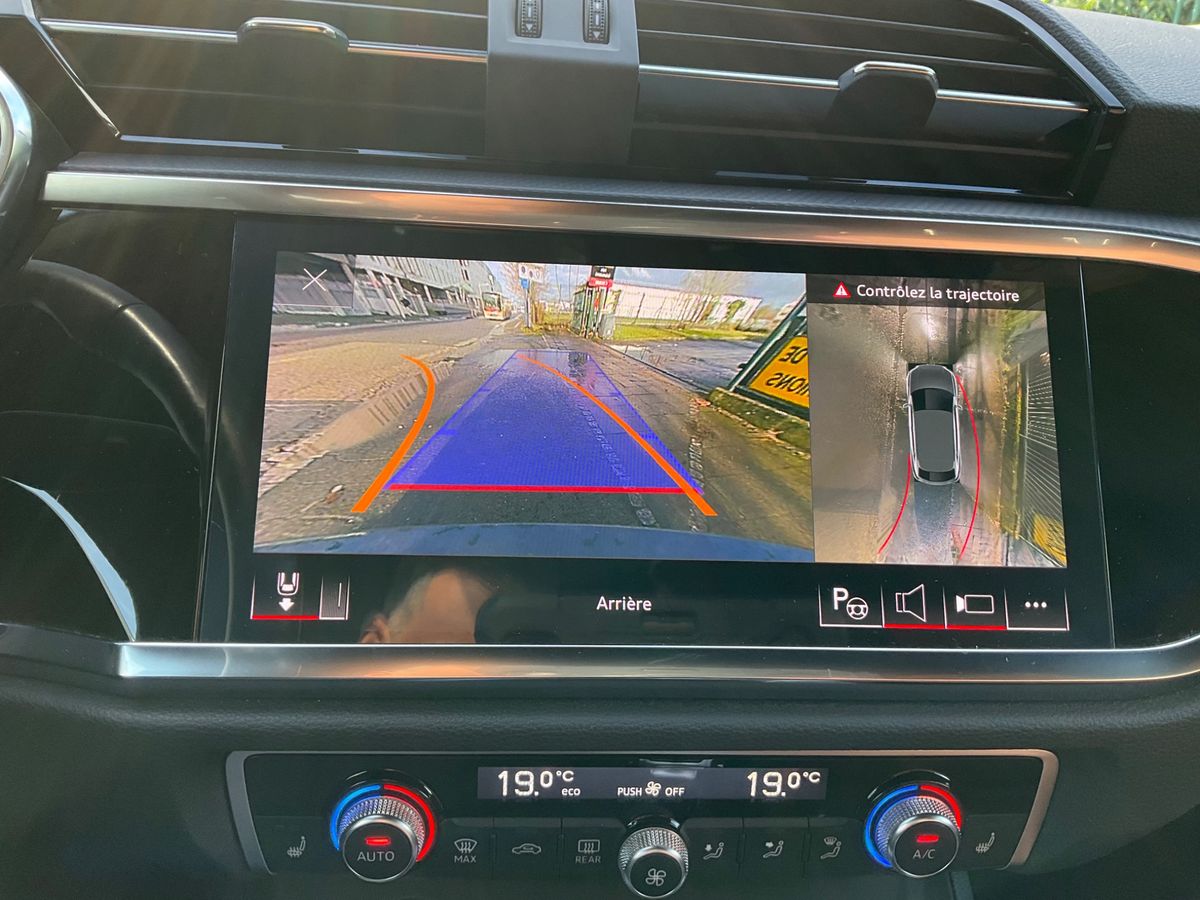 Audi Q3 2022 — photo 27