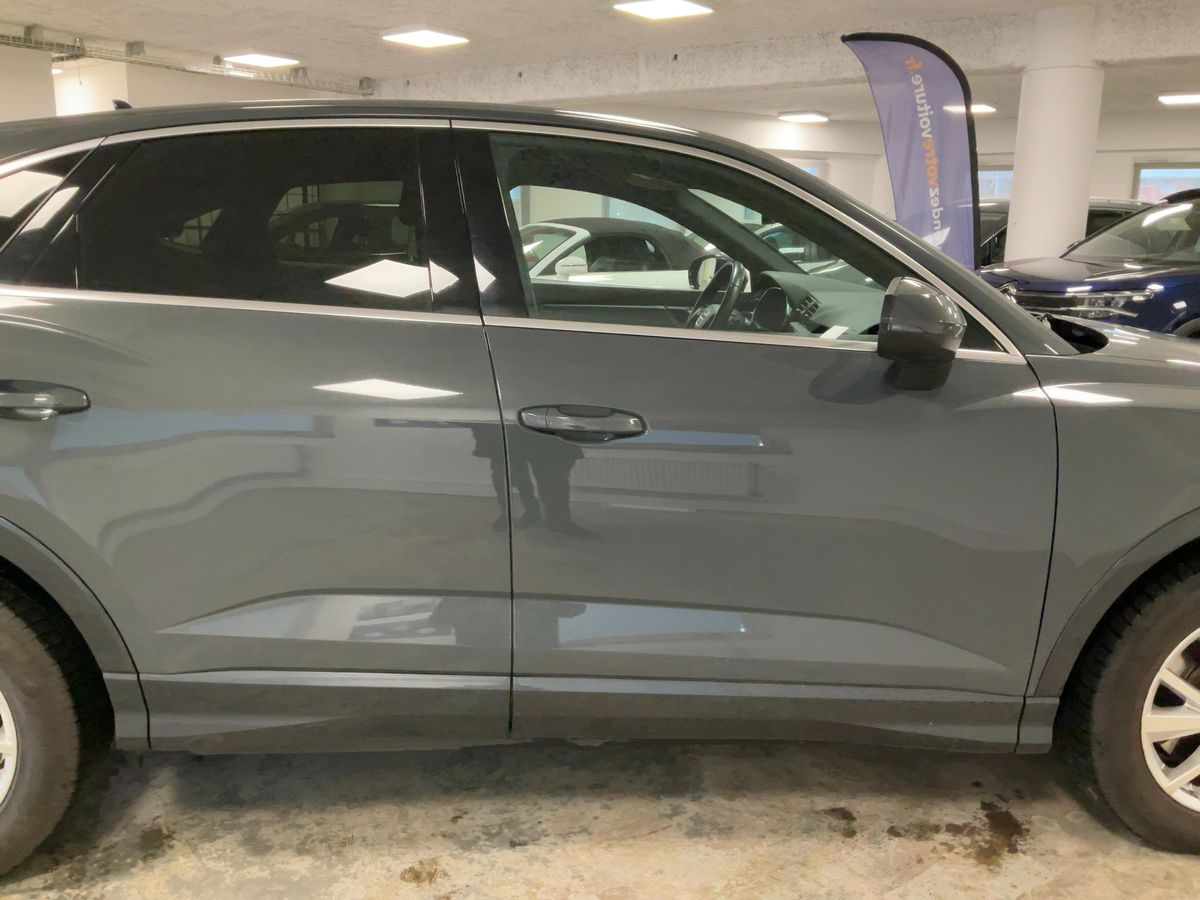Audi Q3 2022 — photo 11