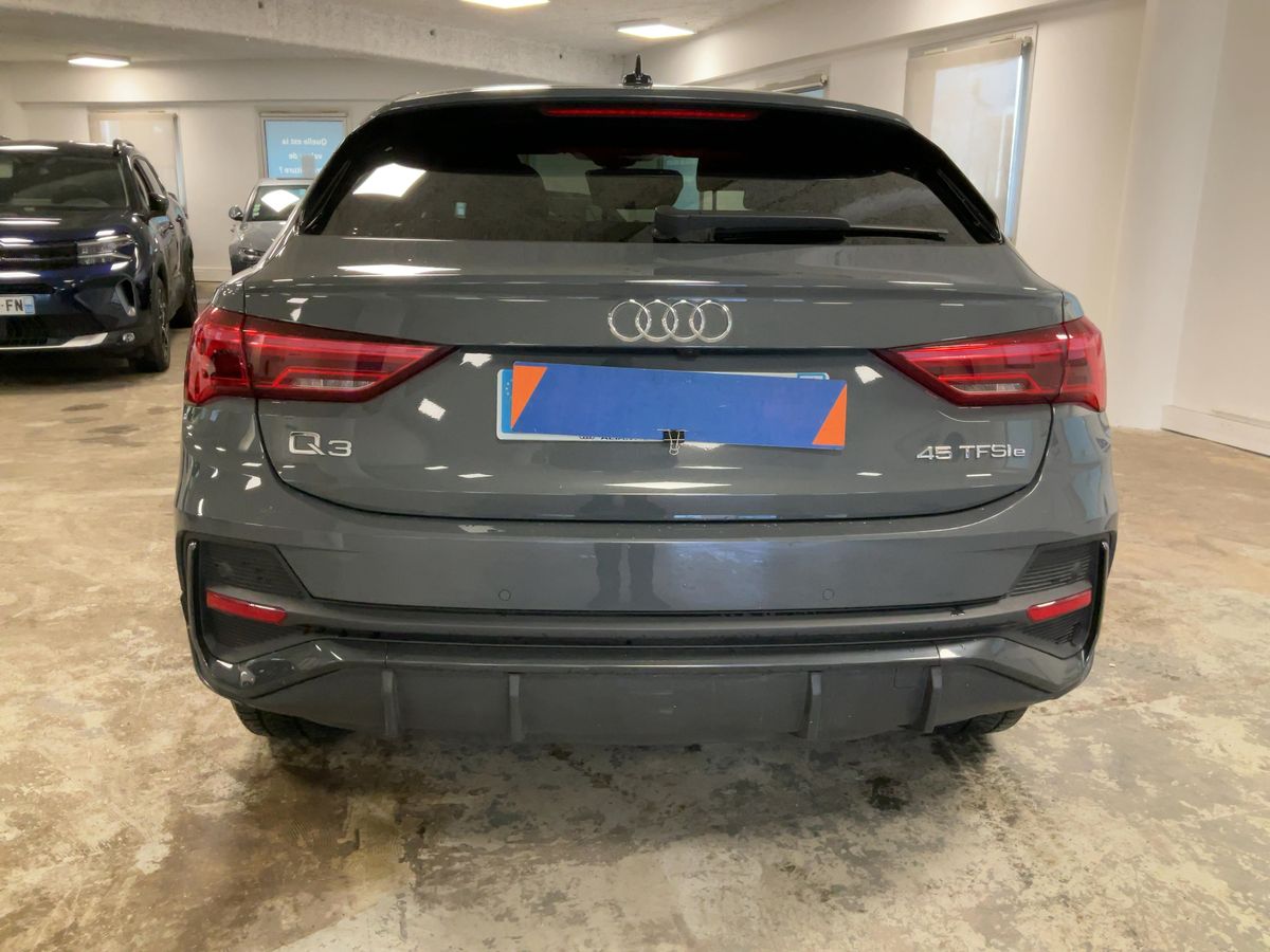 Audi Q3 2022 — photo 8
