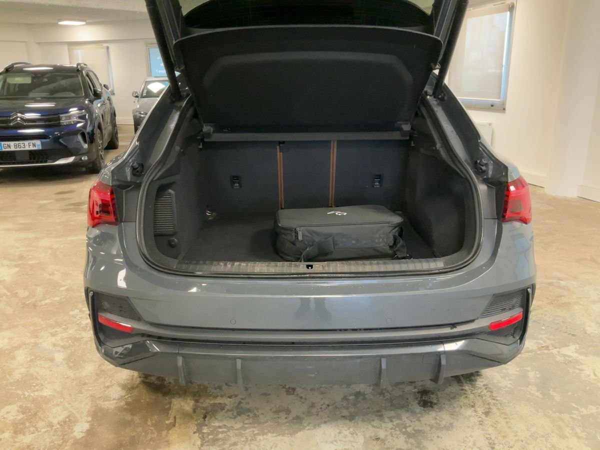 Audi Q3 2022 — photo 16