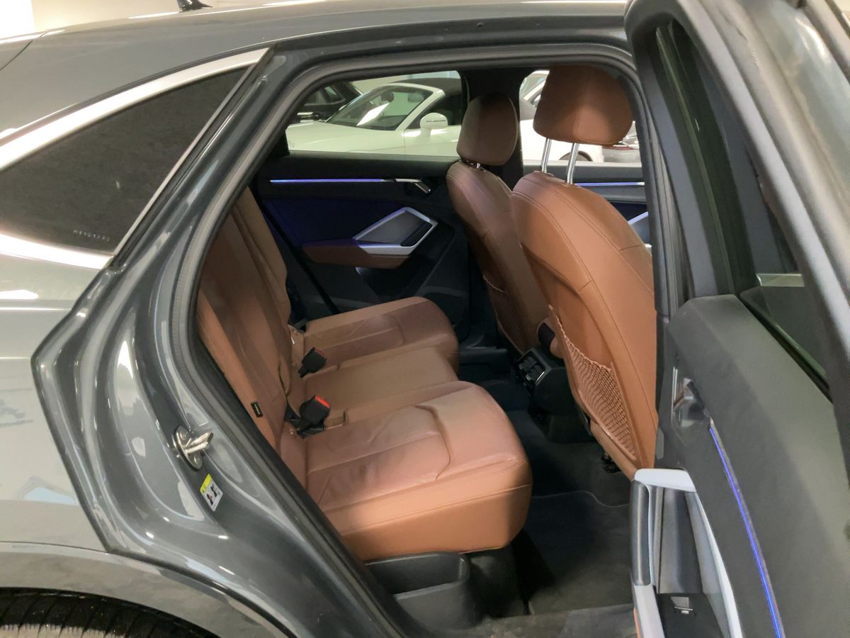 Audi Q3 2022 — photo 20