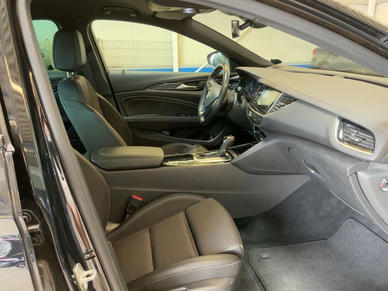 Opel Insignia Grand Sport 2.0 CDTI Dynamic — zdjęcie 11