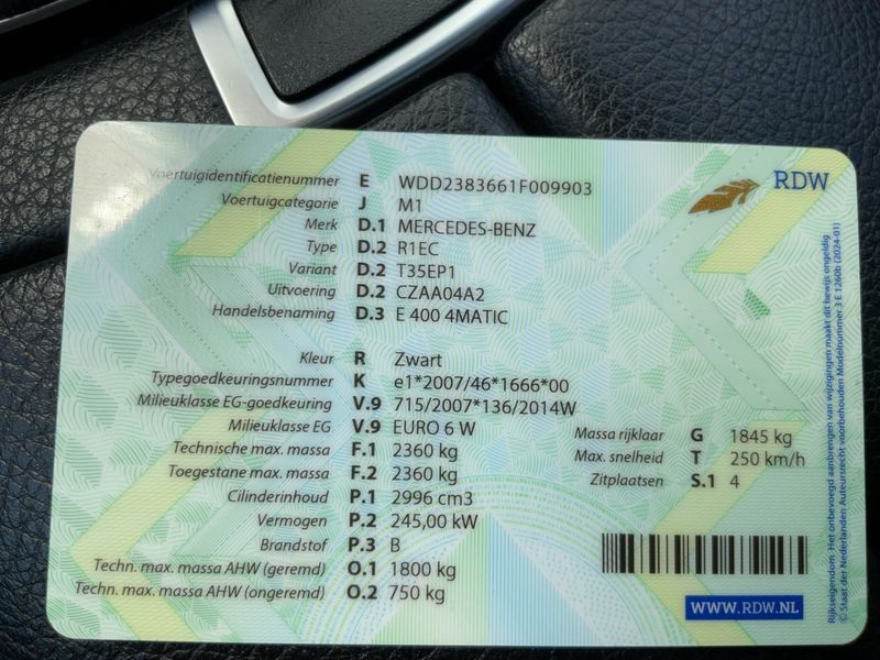 Mercedes-Benz E-Klasse E 400 4Matic AMG Line — zdjęcie 15