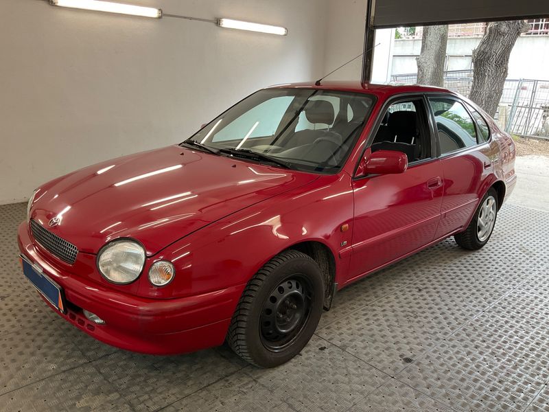 Toyota Corolla 1.6 Liftback Luna — zdjęcie 1