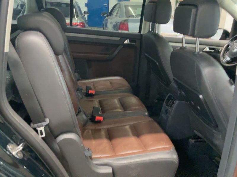 Volkswagen Touran 2.0 TDI CrossTouran 2012 – снимка 19