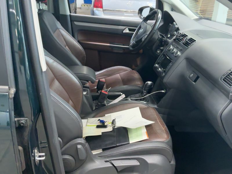 Volkswagen Touran 2.0 TDI CrossTouran 2012 – снимка 16