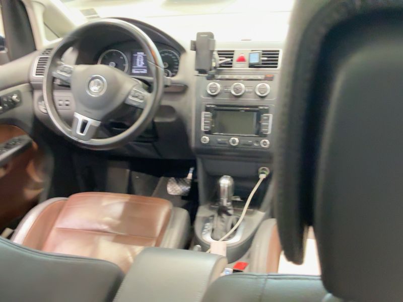 Volkswagen Touran 2.0 TDI CrossTouran 2012 – снимка 17