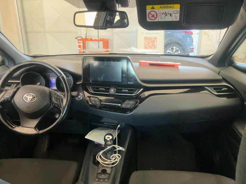 Toyota C-HR 1.8 Hybrid Active — zdjęcie 12
