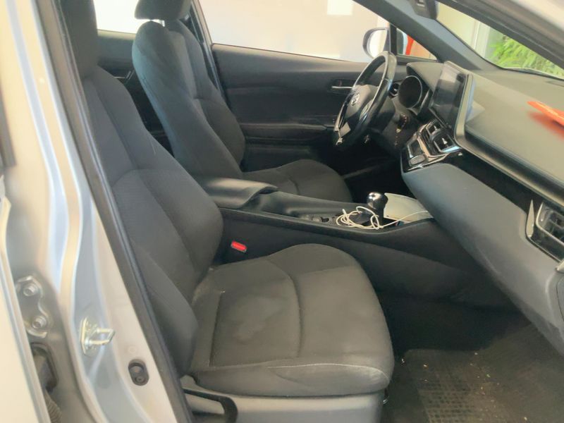 Toyota C-HR 1.8 Hybrid Active — zdjęcie 11
