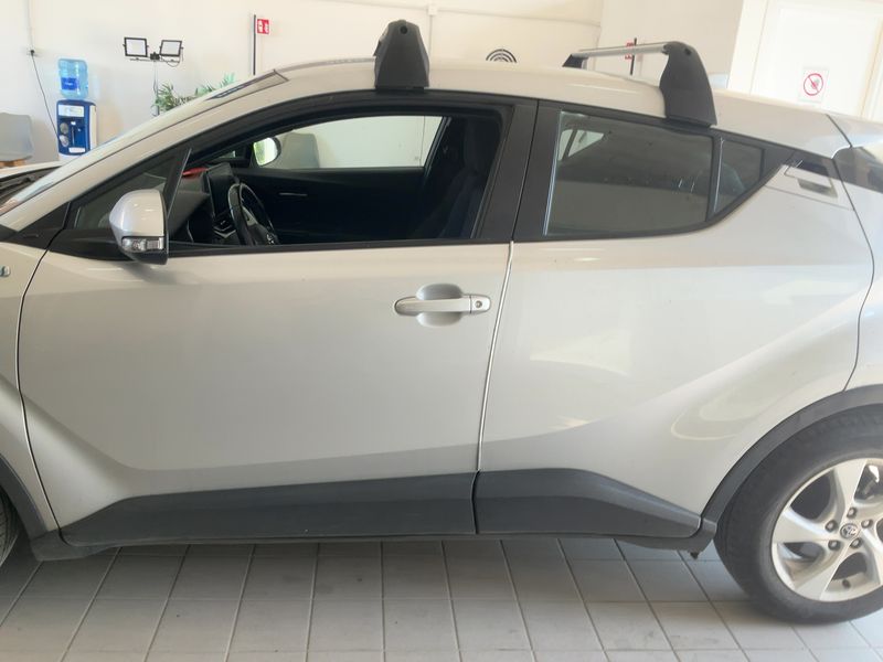 Toyota C-HR 1.8 Hybrid Active — zdjęcie 4
