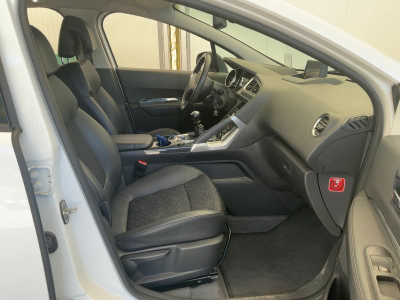 Peugeot 3008 2.0 HDi Allure — zdjęcie 11