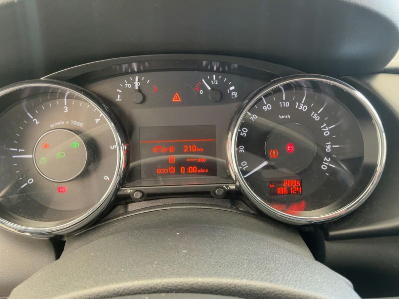 Peugeot 3008 2.0 HDi Allure — zdjęcie 13
