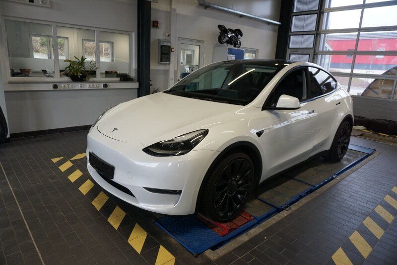 Tesla Model 2022