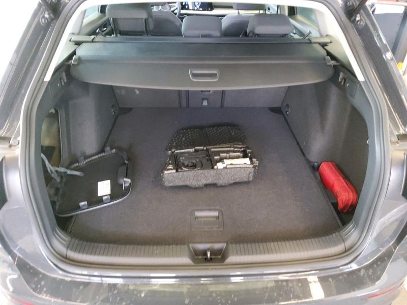 Volkswagen Golf VIII 1.0 TSI Life — zdjęcie 19