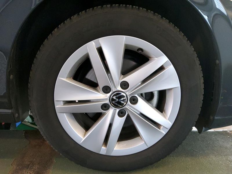 Volkswagen Golf VIII 1.0 TSI Life — zdjęcie 25