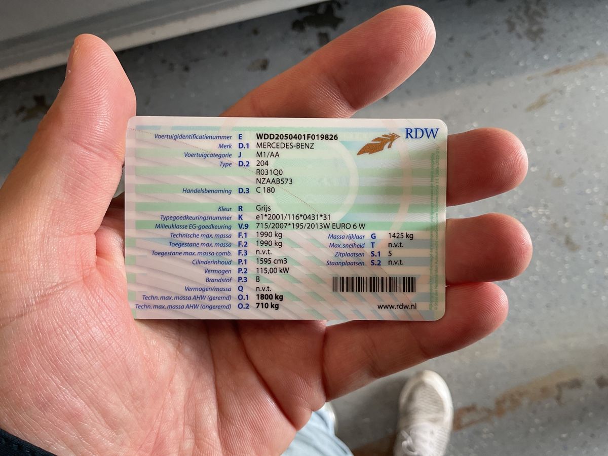 Mercedes-Benz C-Klasse C 180 CGI AMG Line