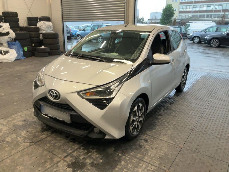 Aygo 1.0 x-play Team D