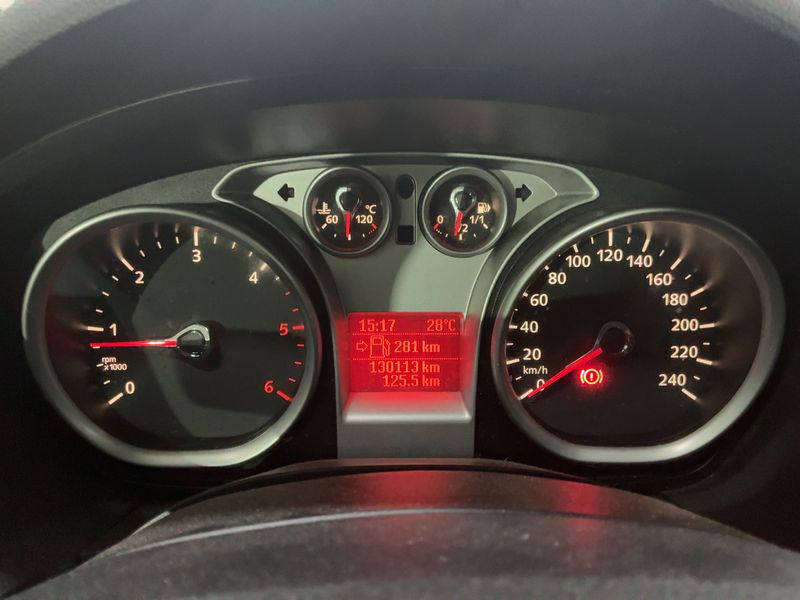 Ford Kuga 2.0 TDCi Trend — zdjęcie 13