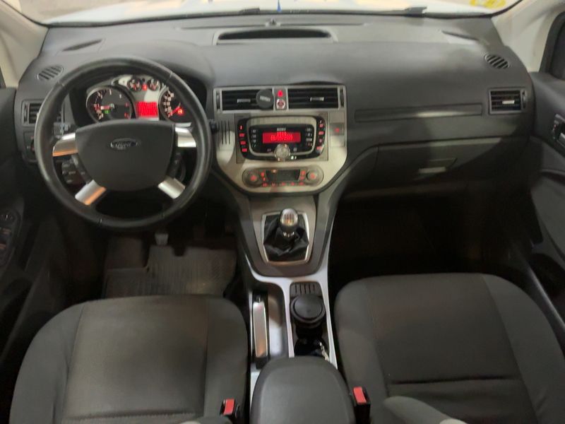 Ford Kuga 2.0 TDCi Trend — zdjęcie 12
