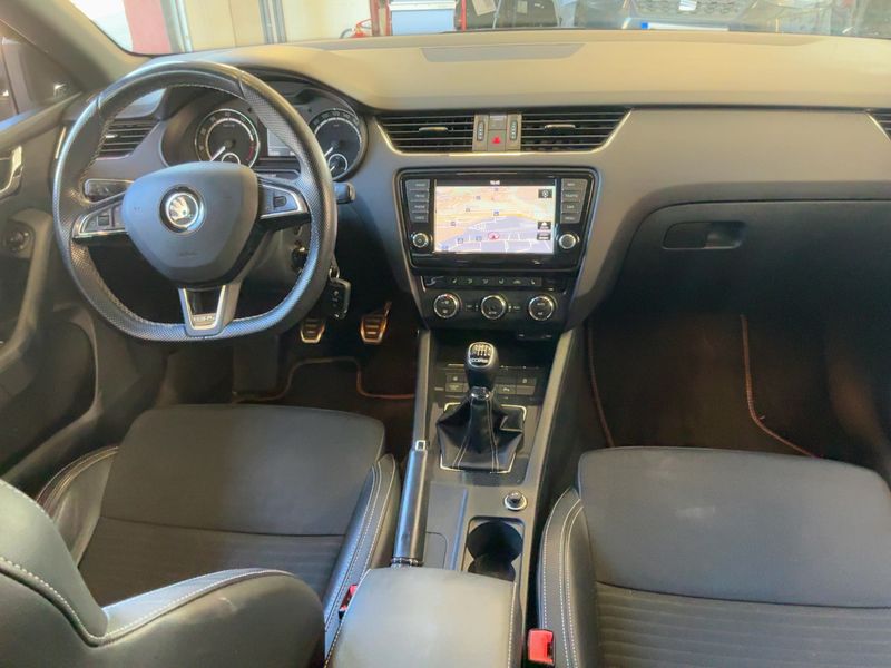 Skoda Octavia 2.0 TSI RS — zdjęcie 12