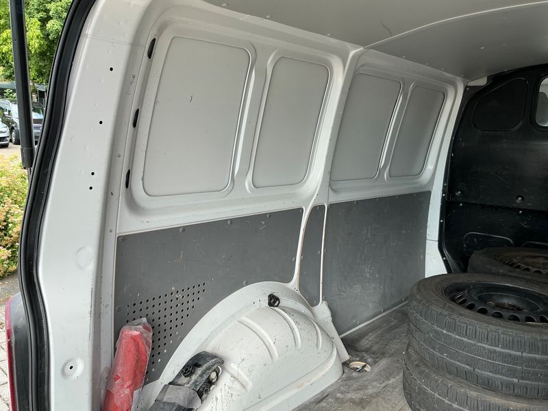 Volkswagen T5 Transporter 2.0 TDI Kasten 2015 – снимка 26