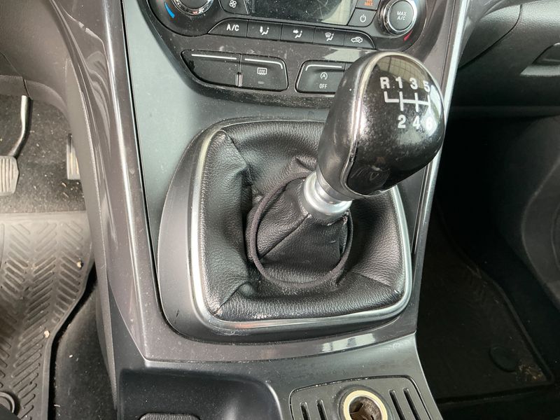 Ford Kuga 2.0 TDCi Titanium 2015 – снимка 30