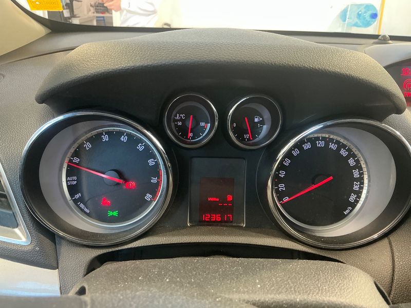 Opel Mokka 1.6 Ego ecoFlex — zdjęcie 13