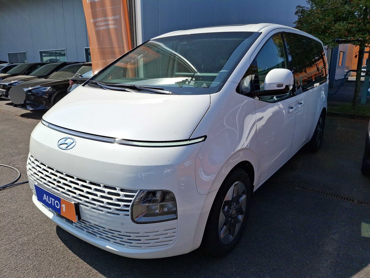 Hyundai Staria 2024 — photo 1