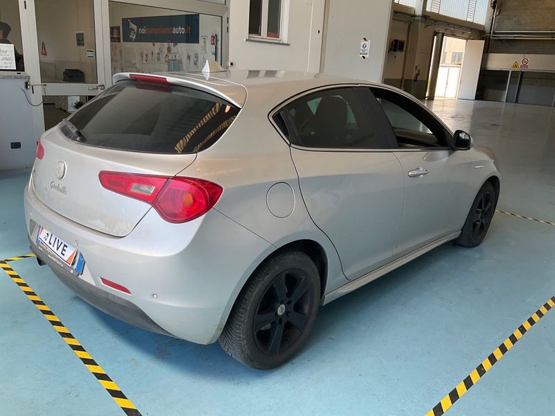 Alfa Romeo Giulietta 1.6 JTDM Distinctive — zdjęcie 2
