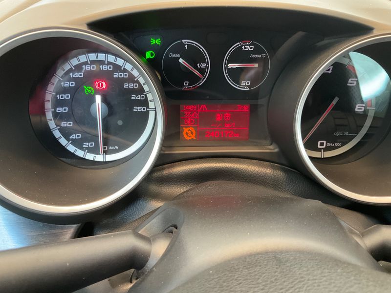 Alfa Romeo Giulietta 1.6 JTDM Distinctive — zdjęcie 4