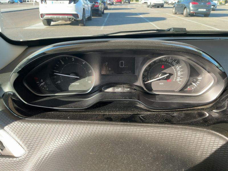 Peugeot 208 1.6 Blue-HDi Style — zdjęcie 13