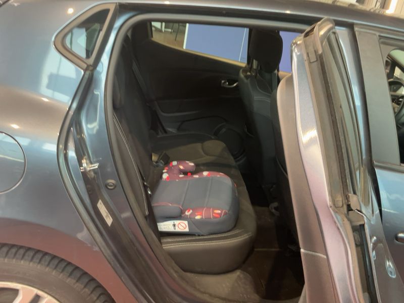 Renault Clio 1.5 dCi Dynamique — zdjęcie 14