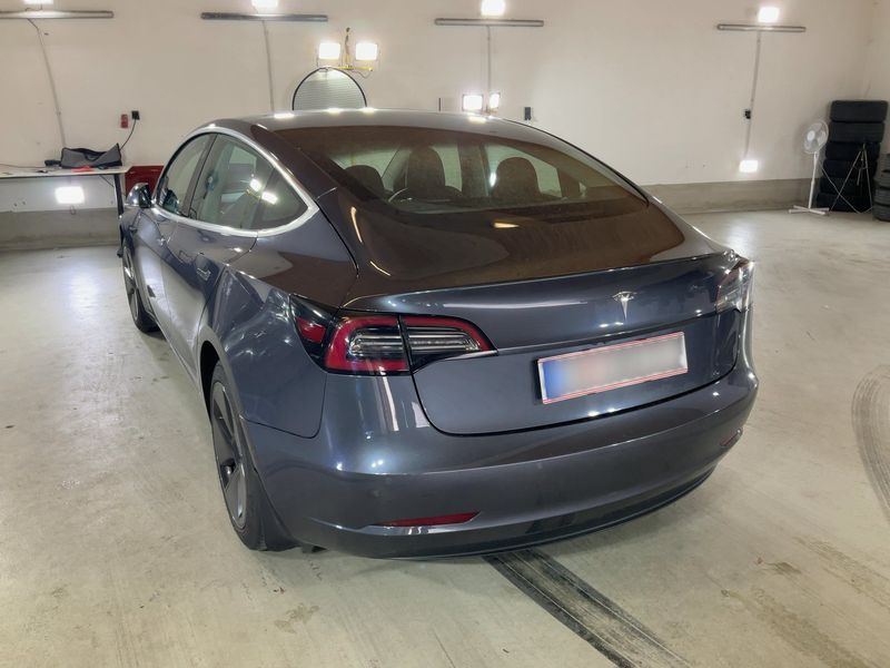Tesla Model 3 Standard Range Plus — zdjęcie 3