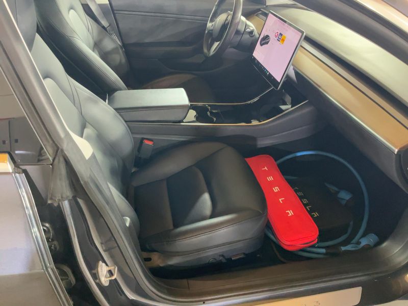 Tesla Model 3 Standard Range Plus — zdjęcie 11