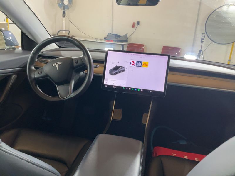 Tesla Model 3 Standard Range Plus — zdjęcie 12