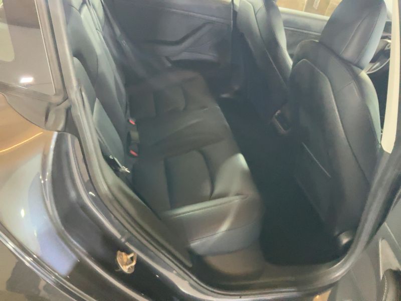 Tesla Model 3 Standard Range Plus — zdjęcie 14