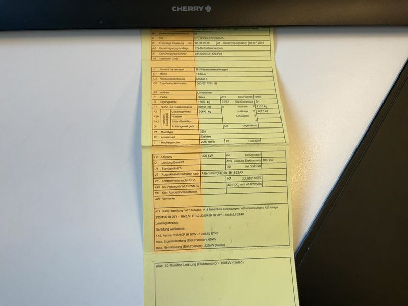 Tesla Model 3 Standard Range Plus — zdjęcie 15