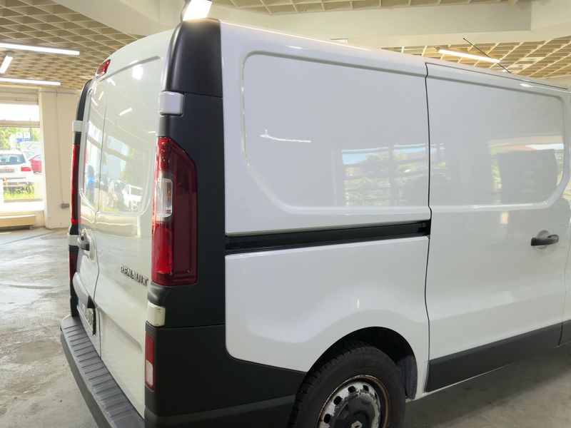 Renault Trafic 1.6 dCi L1H1 2,7t Komfort 2016 – снимка 8