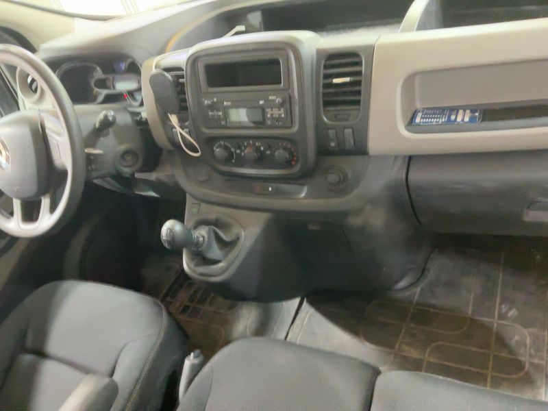 Renault Trafic 1.6 dCi L1H1 2,7t Komfort 2016 – снимка 17