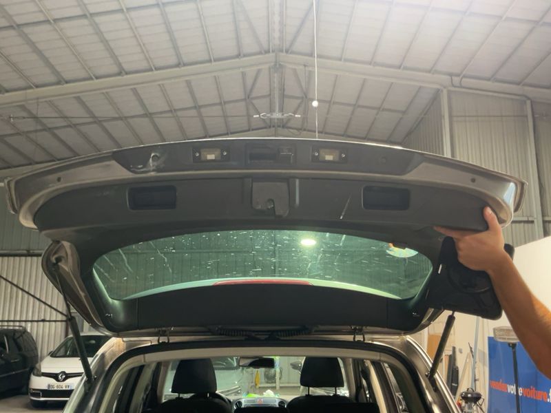Volkswagen Tiguan 2.0 TDI Sport & Style 4Motion — zdjęcie 10