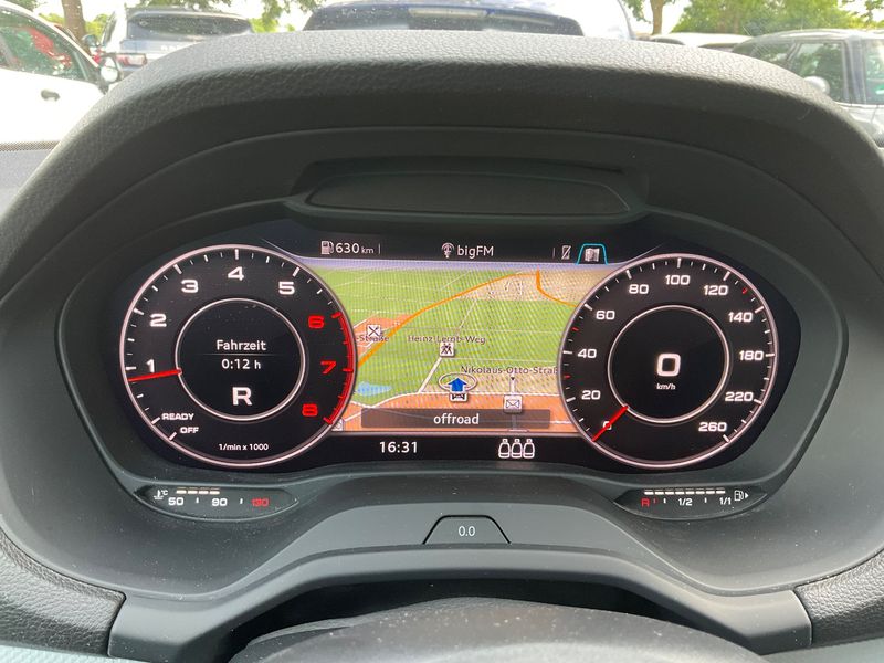 Audi Q2 2.0 TFSI quattro Design — zdjęcie 13