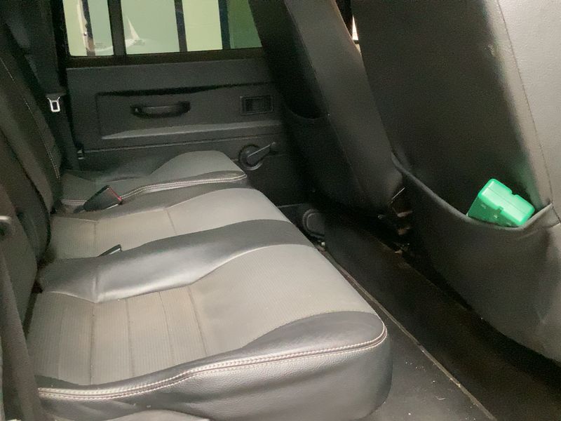 Land Rover Defender 2.4 Td4 110 SE Station Wagon — zdjęcie 14