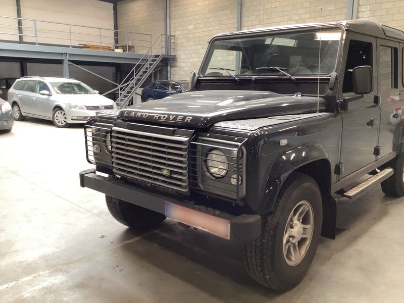 Land Rover Defender 2.4 Td4 110 SE Station Wagon — zdjęcie 2