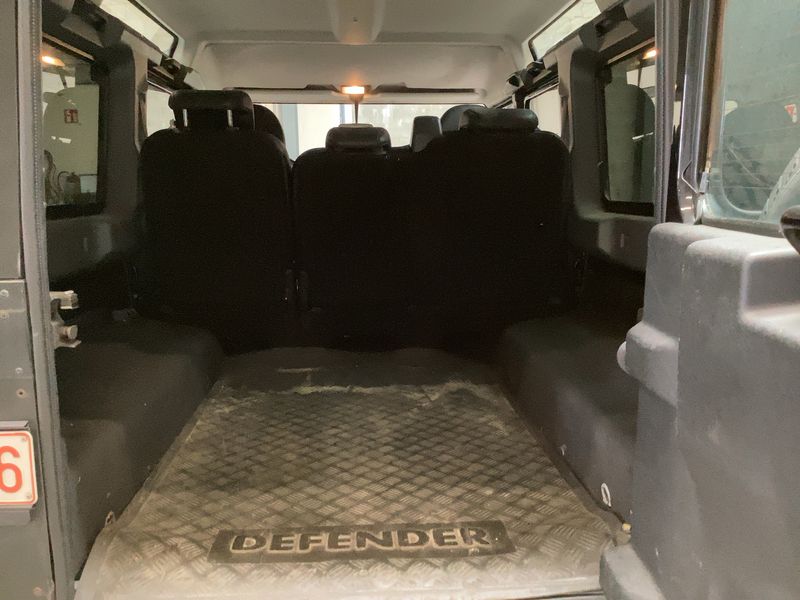 Land Rover Defender 2.4 Td4 110 SE Station Wagon — zdjęcie 10