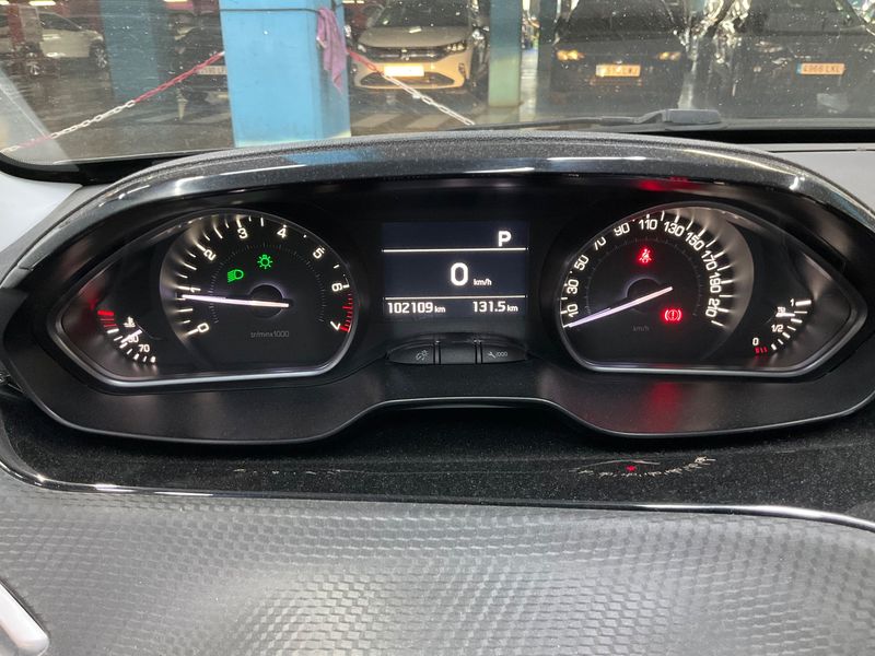 Peugeot 208 1.2 PureTech Tech Edition — zdjęcie 13