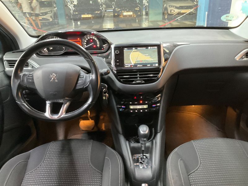 Peugeot 208 1.2 PureTech Tech Edition — zdjęcie 12