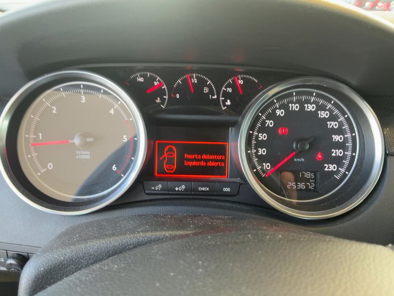 Peugeot 508 2.0 HDi Allure — zdjęcie 13