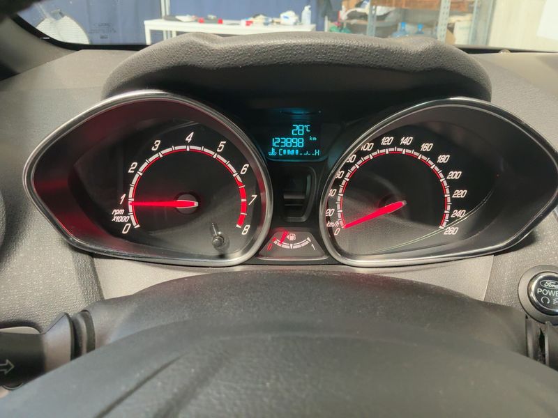 Ford Fiesta 1.6 EcoBoost ST — zdjęcie 13