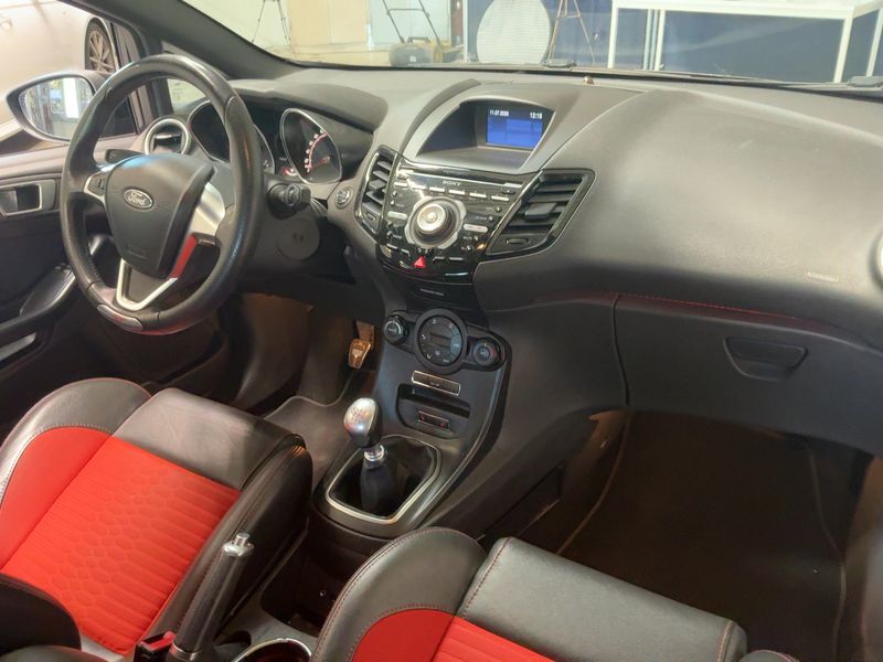 Ford Fiesta 1.6 EcoBoost ST — zdjęcie 12