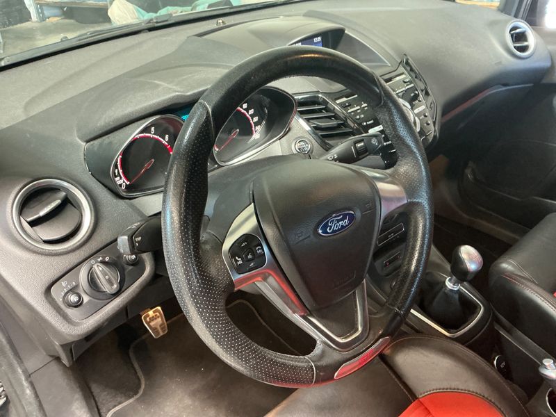 Ford Fiesta 1.6 EcoBoost ST 2015 – снимка 28